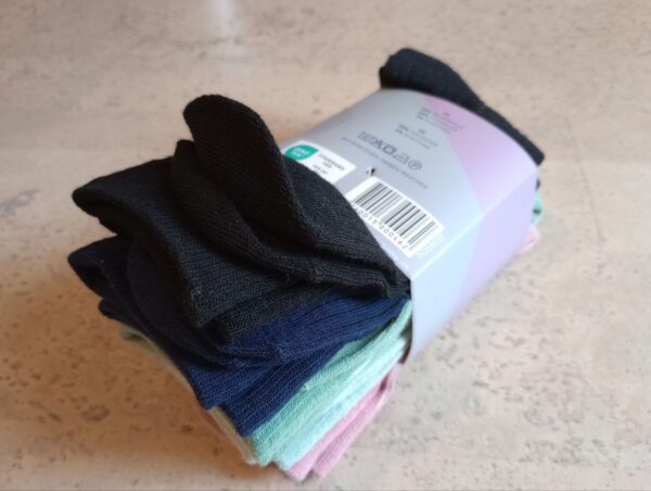 NEU mit Etikett - 5 Paar Damensocken in 5 Farben (70% Baumwolle) Gr. 35-38