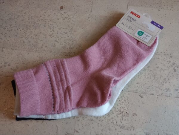 NEU mit Etikett - 3 Paar Socken in 3 Farben (73% Baumwolle) Gr. 35-38