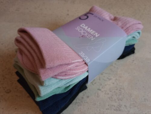 NEU mit Etikett - 5 Paar Damensocken in 5 Farben (70% Baumwolle) Gr. 35-38