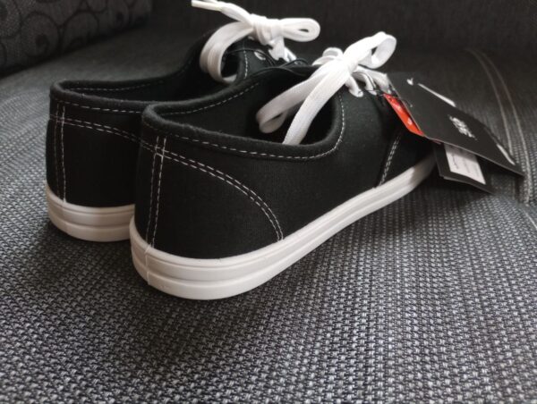 NEU mit Etikett - Stoffschuhe, Sneaker schwarz FB Sister Größe 39