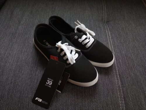 NEU mit Etikett - Stoffschuhe, Sneaker schwarz FB Sister Größe 39