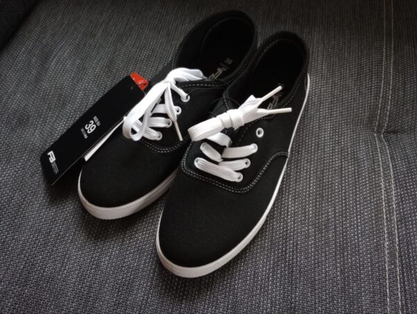 NEU mit Etikett - Stoffschuhe, Sneaker schwarz FB Sister Größe 39