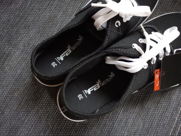 NEU mit Etikett - Stoffschuhe, Sneaker schwarz FB Sister Größe 39
