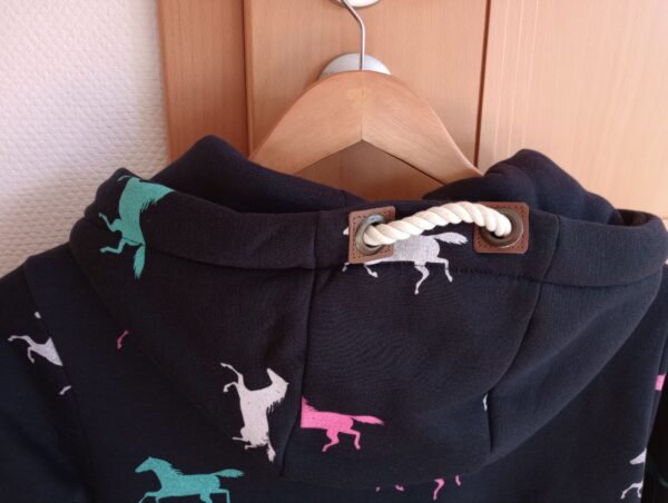 NEU! - VIN TE Pferde Sweat Hoodie Fleece Übergangsjacke (Gr. 146) NEU! - VIN TE Pferde Sweat Hoodie Fleece Übergangsjacke (Gr. 146)