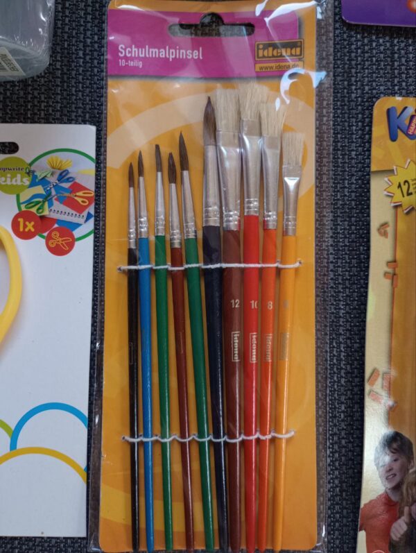NEU - Pinsel + Becher, Knete, Schere, Cars Malset + Wasserfarben