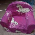 gemütlicher Kindersessel in Rosa mit Einhorn und Fee