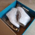 NEUWERTIG - weiße Schlittschuhe mit Fell Größe 38 von Salsa NEUWERTIG - weiße Schlittschuhe mit Fell Größe 38 von Salsa