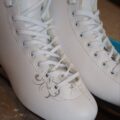 NEUWERTIG - weiße Schlittschuhe mit Fell Größe 38 von Salsa NEUWERTIG - weiße Schlittschuhe mit Fell Größe 38 von Salsa